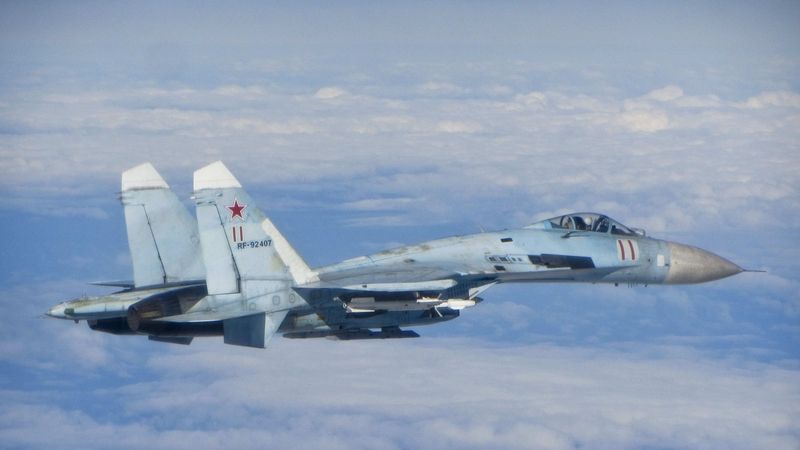 Ruský suchoj startoval ke dvojici amerických bombardérů nad Baltským mořem